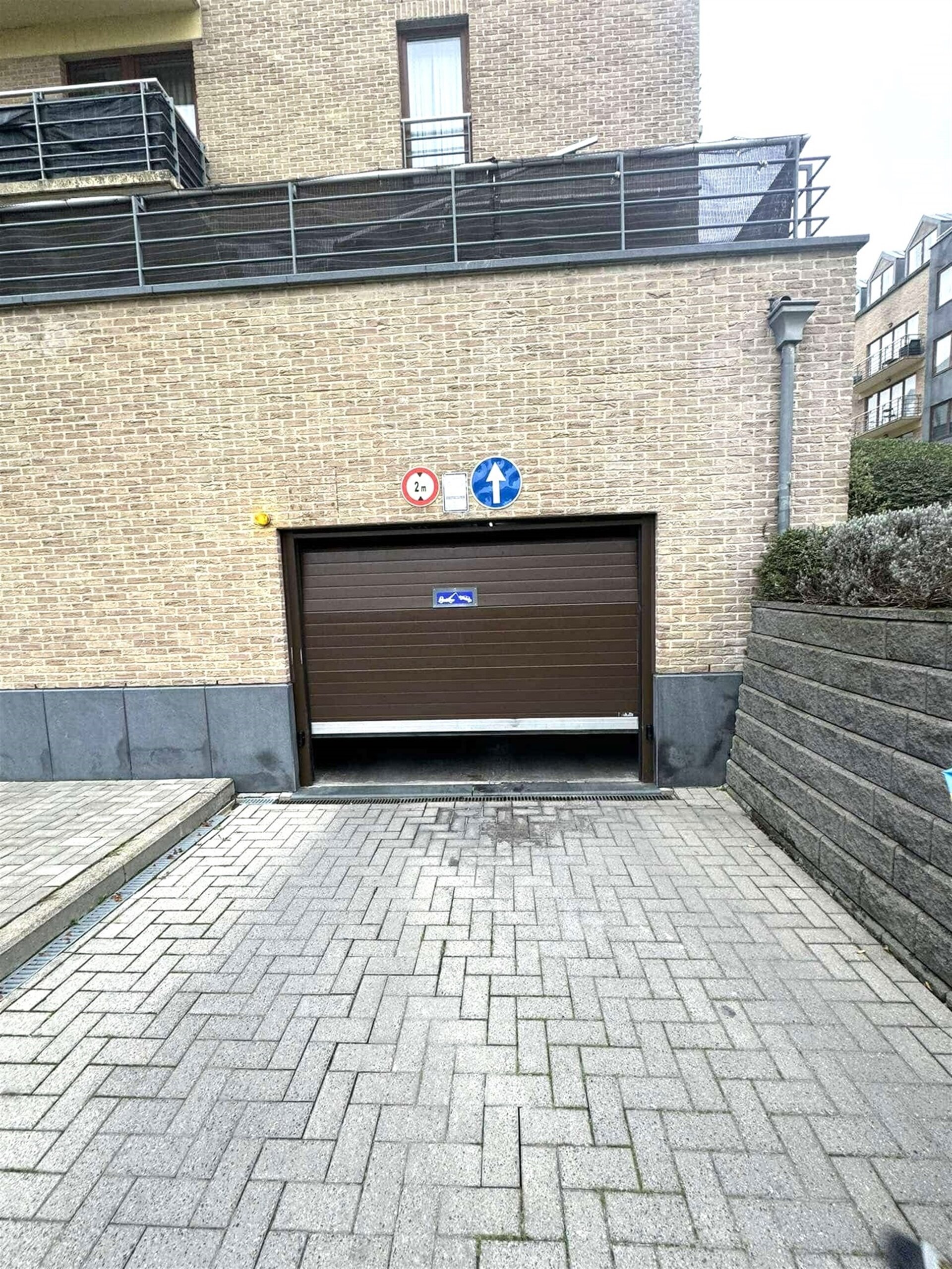 Autostaanplaats binnen te huur in ANDERLECHT