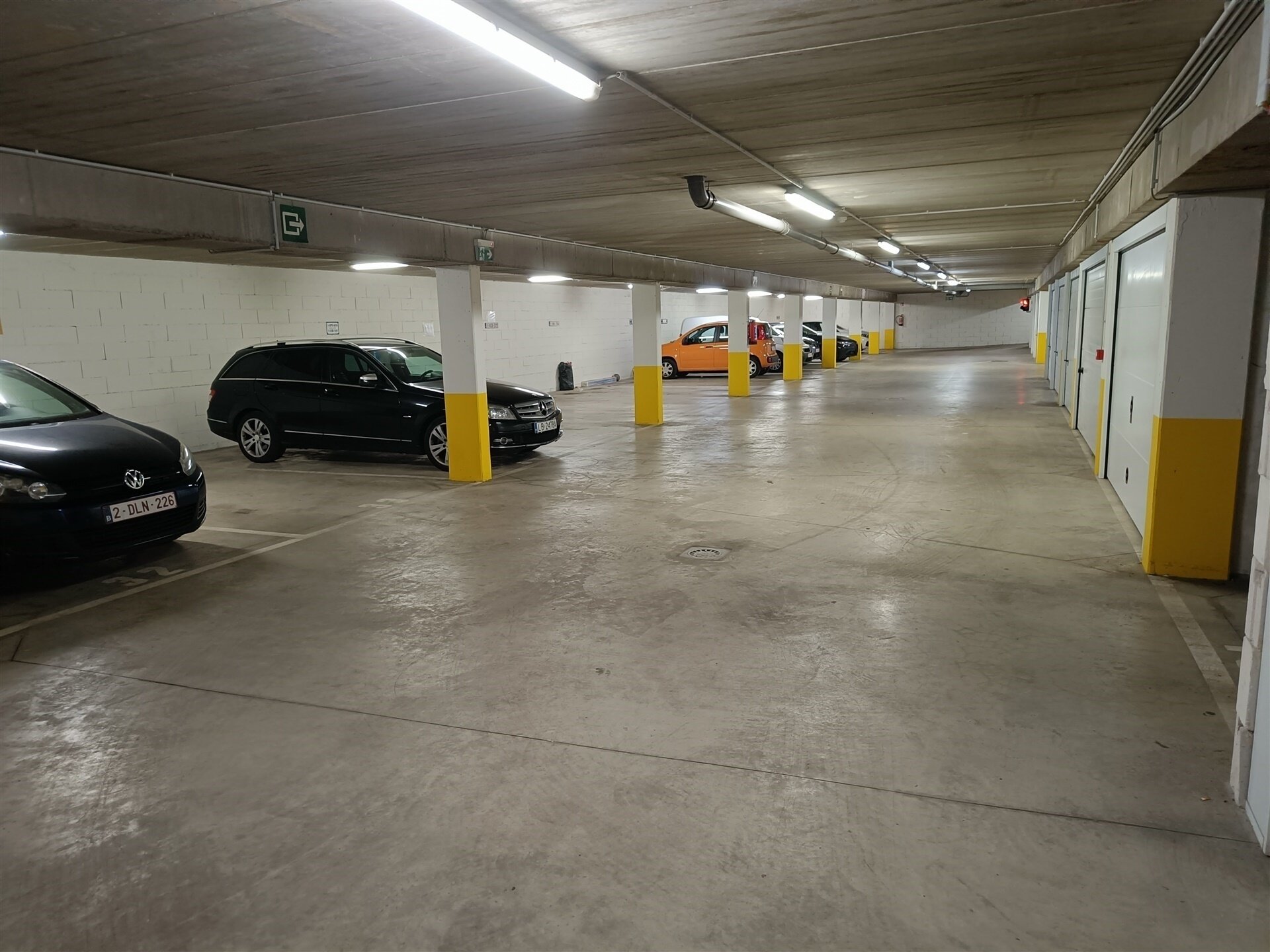 Autostaanplaats binnen te koop in WEMMEL