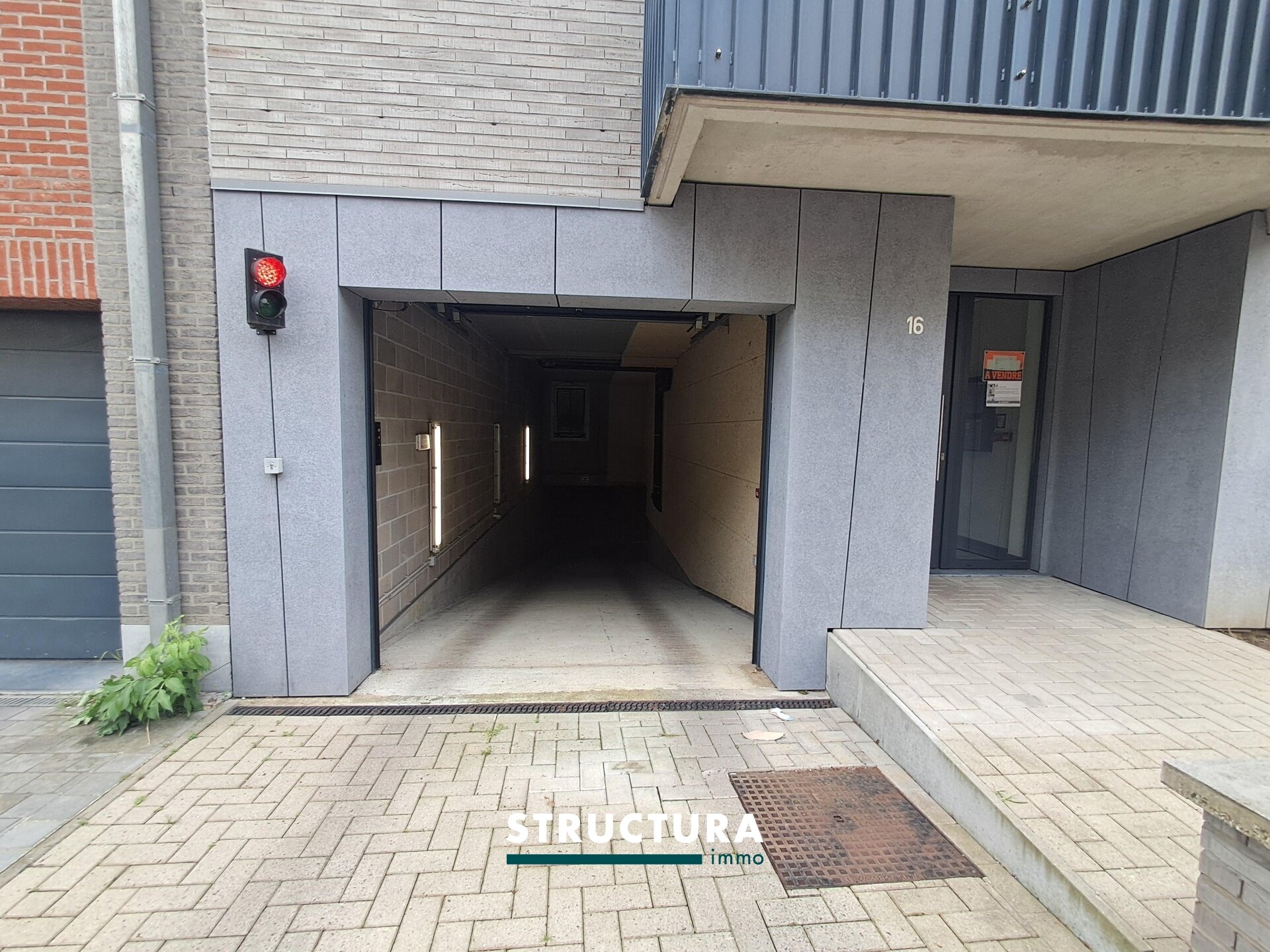 Autostaanplaats binnen te koop in WEMMEL