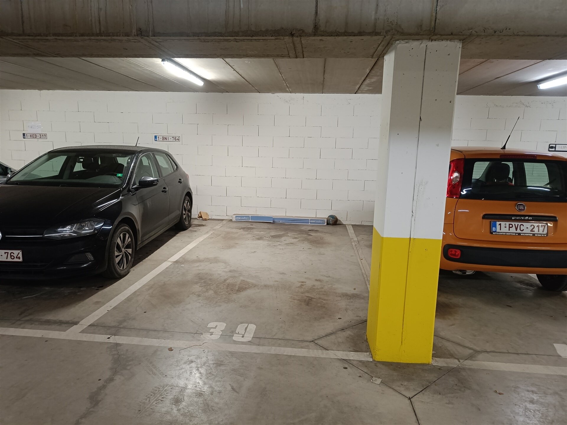 Autostaanplaats binnen te koop in WEMMEL