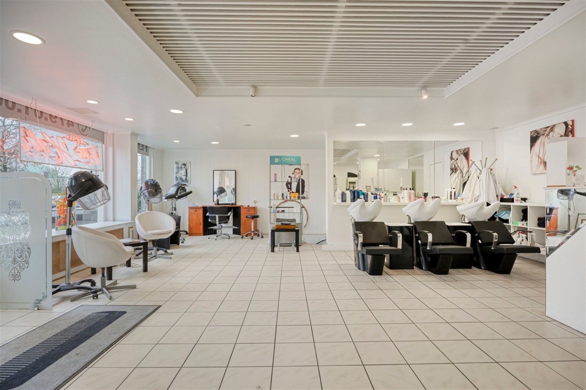 Commerce-Bureaux-Rapport &agrave; vendre &agrave; LAEKEN (BRU.)