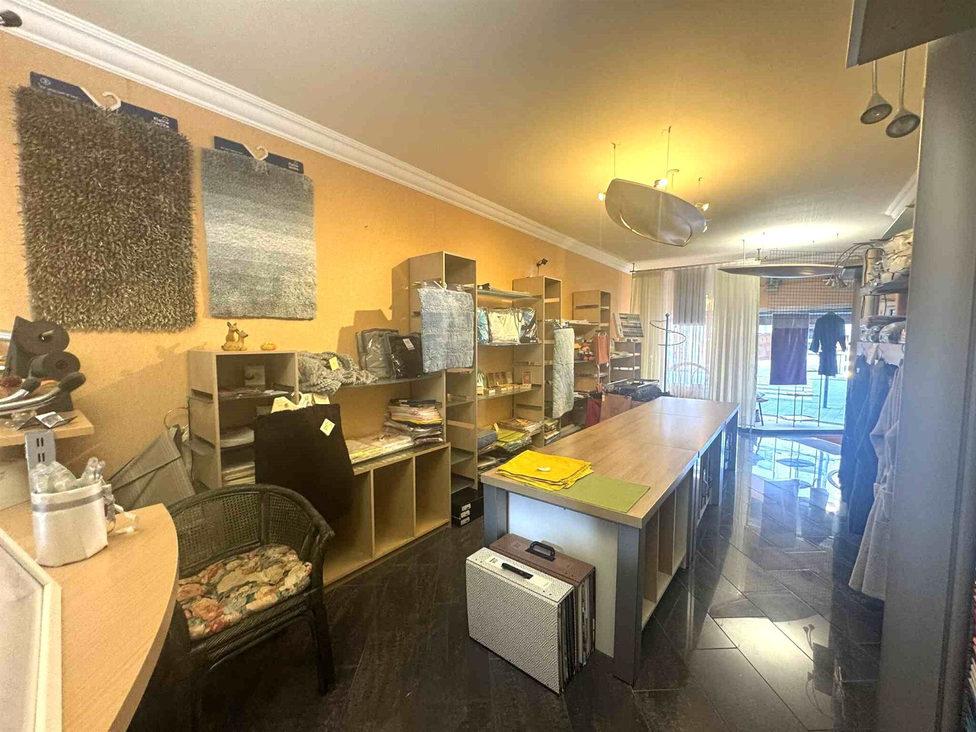 Handel-kantoor-opbrengst te huur in LAKEN (BRU.)