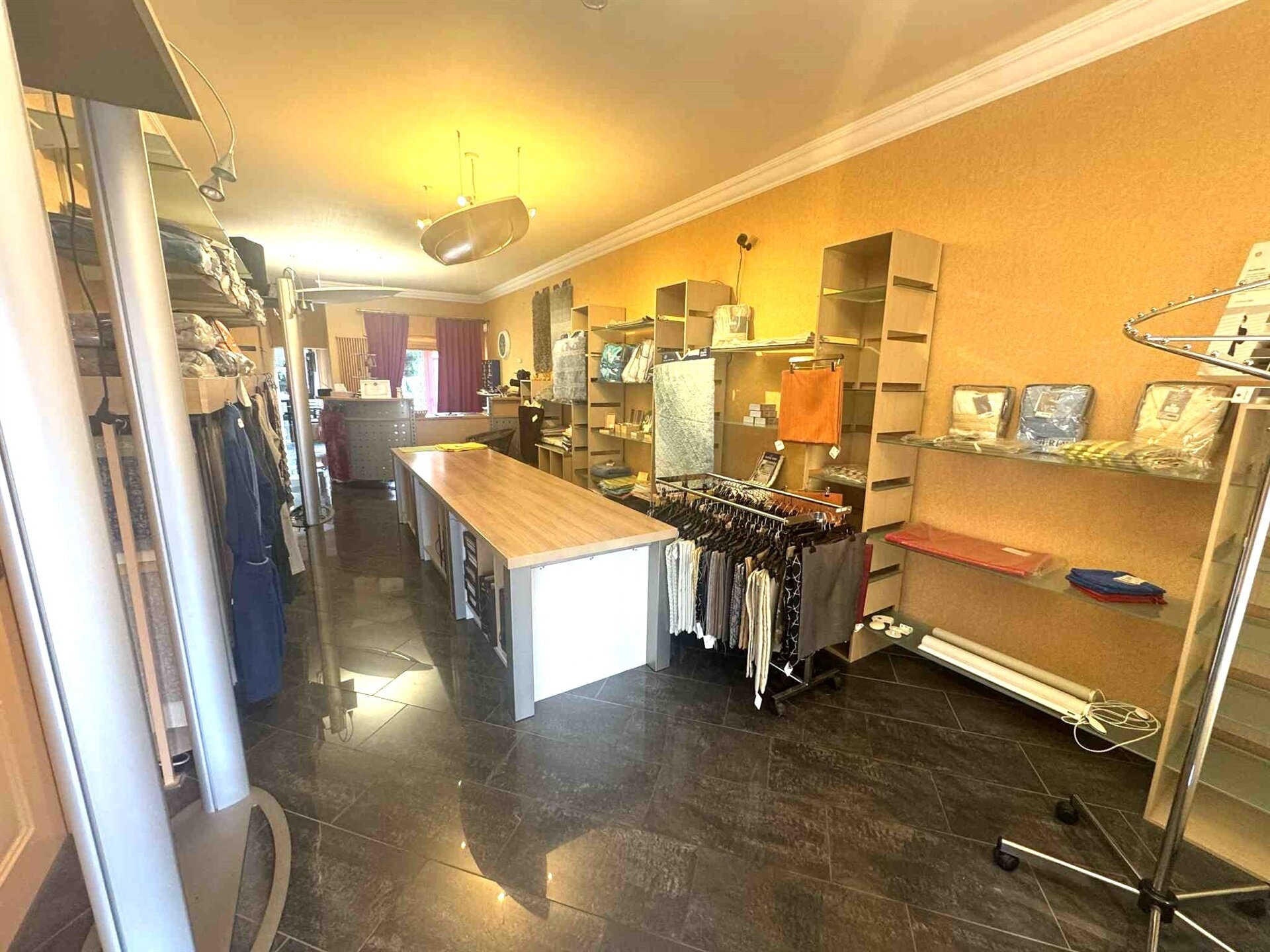 Handel-kantoor-opbrengst te huur in LAKEN (BRU.)