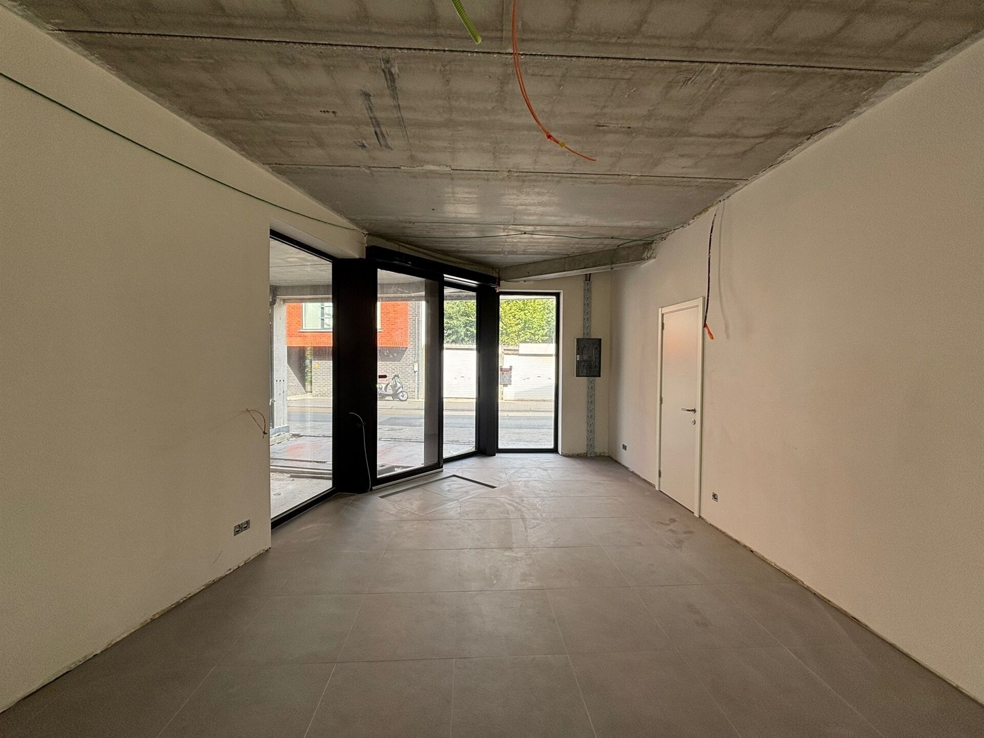 Handel-kantoor-opbrengst te huur in OPWIJK