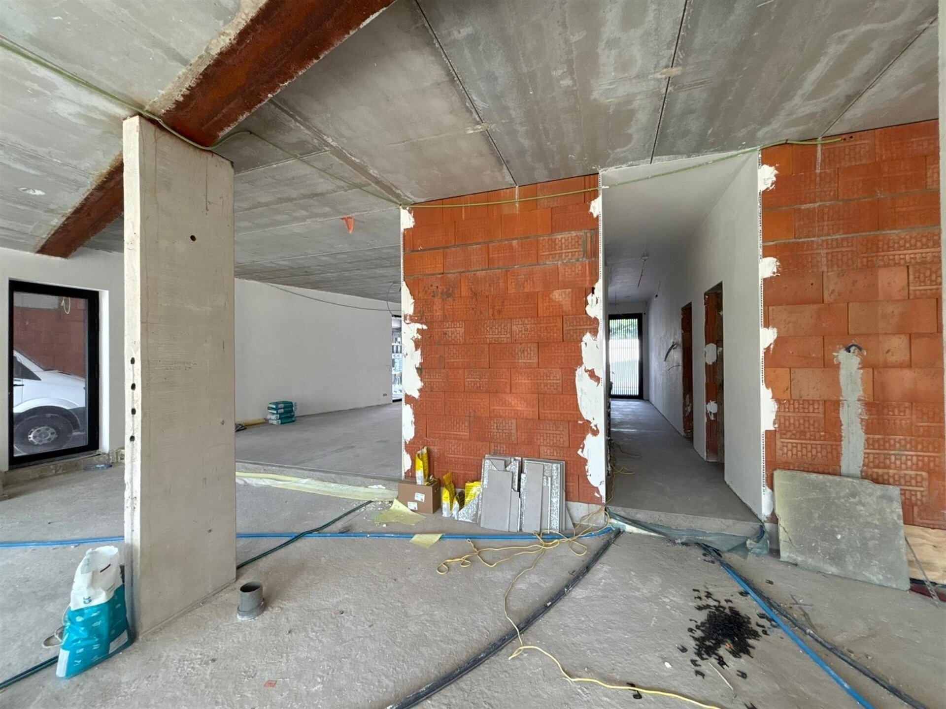 Handel-kantoor-opbrengst te huur in OPWIJK