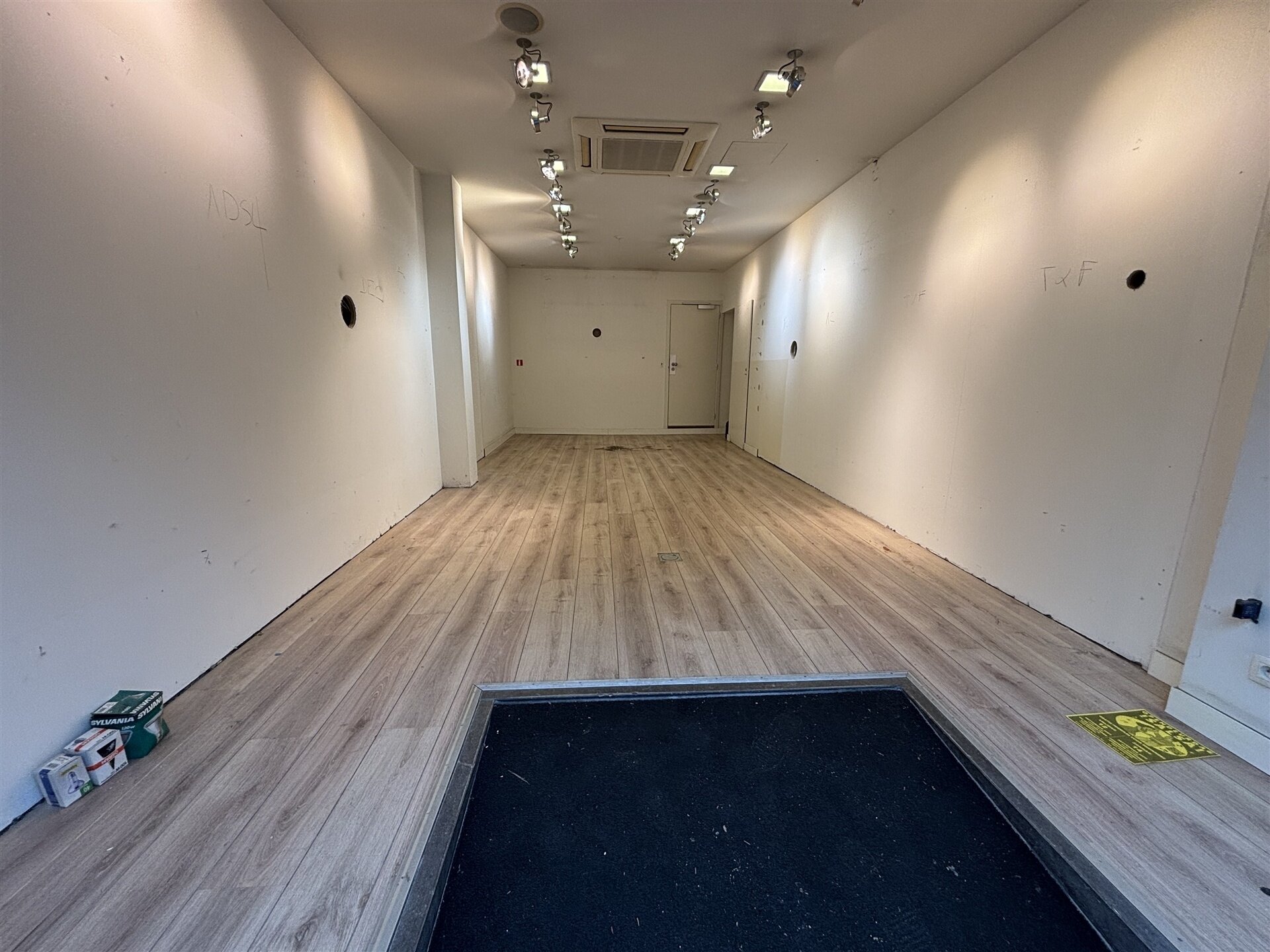 Handel-kantoor-opbrengst te huur in VILVOORDE