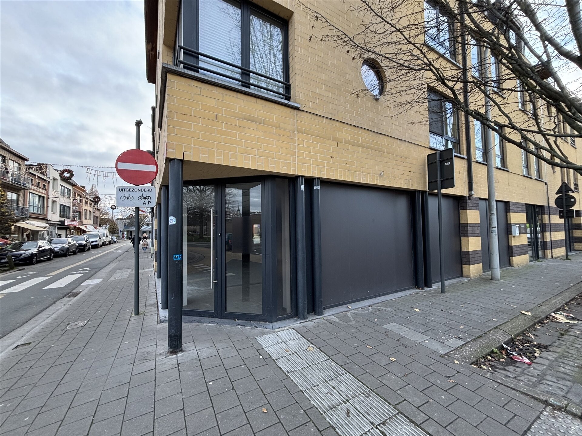 Handelsgelijkvloers te huur in AALST