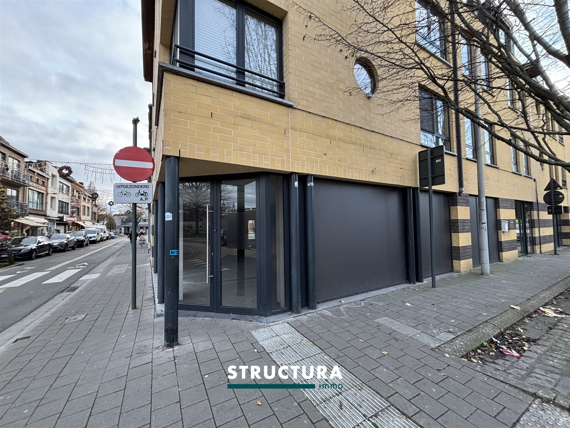 Handelsgelijkvloers te huur in AALST