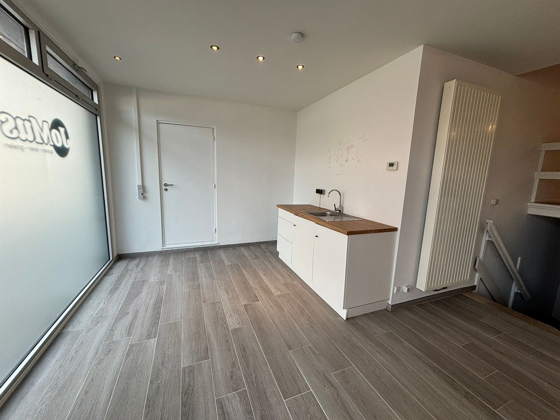 Handelsgelijkvloers te huur in STROMBEEK-BEVER