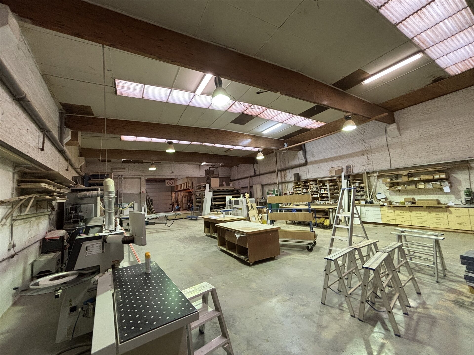 Opslagplaats-magazijn te koop in MERCHTEM