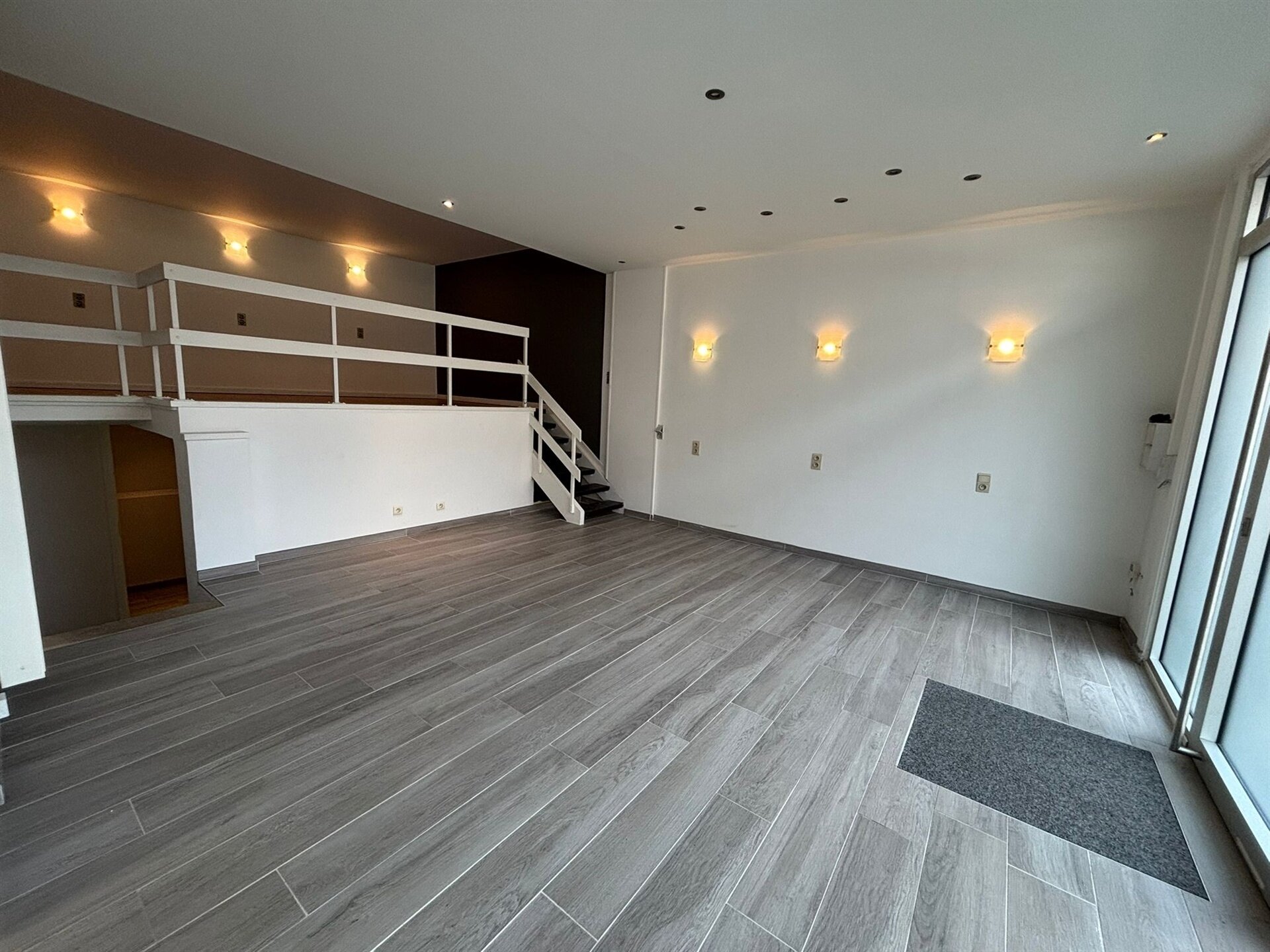 Rez-de-chaussée commercial à louer à STROMBEEK-BEVER