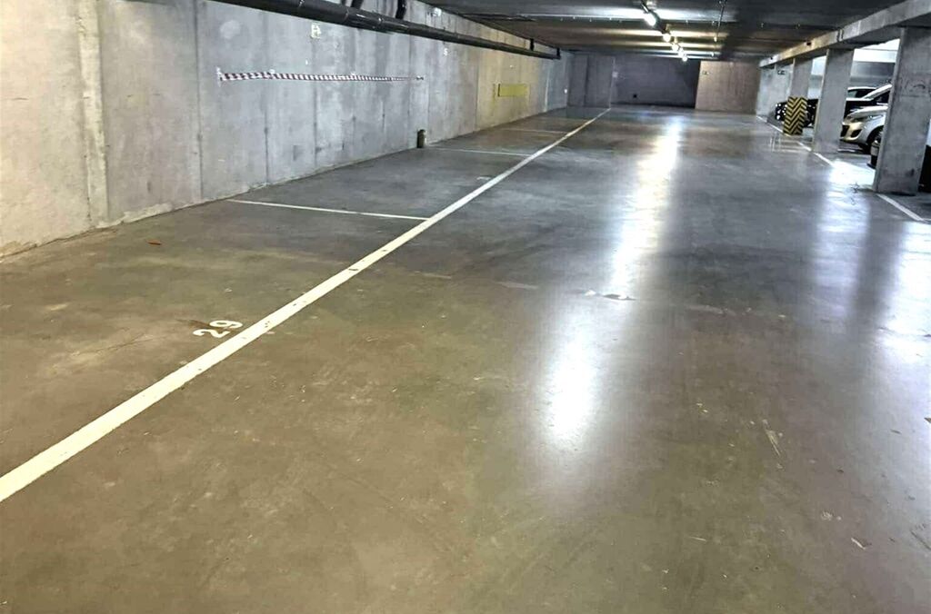 Autostaanplaats binnen te huur in ANDERLECHT