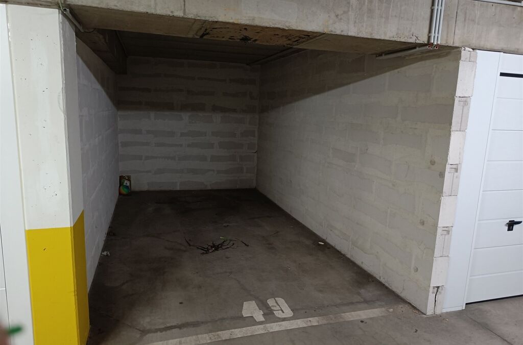 Autostaanplaats binnen te koop in WEMMEL