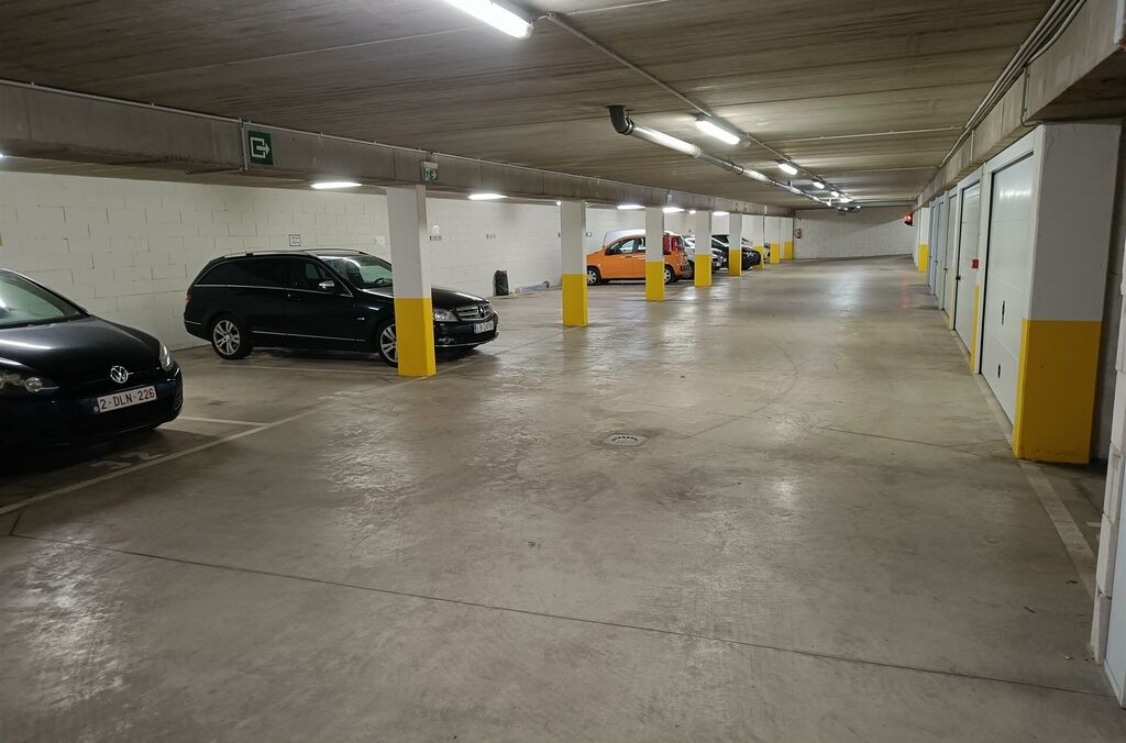 Autostaanplaats binnen te koop in WEMMEL