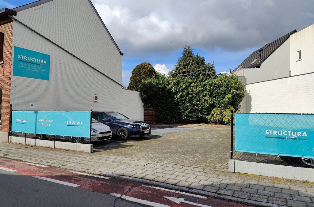 Autostaanplaats binnen te huur in OPWIJK