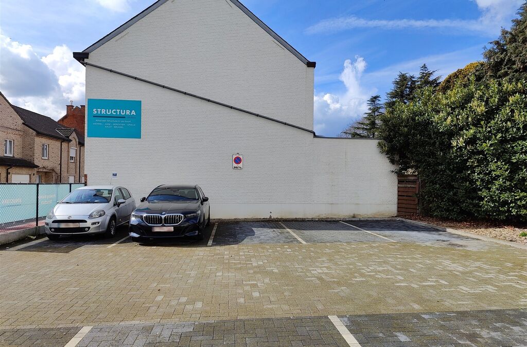 Autostaanplaats binnen te huur in OPWIJK