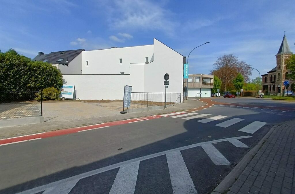 Autostaanplaats binnen te huur in OPWIJK