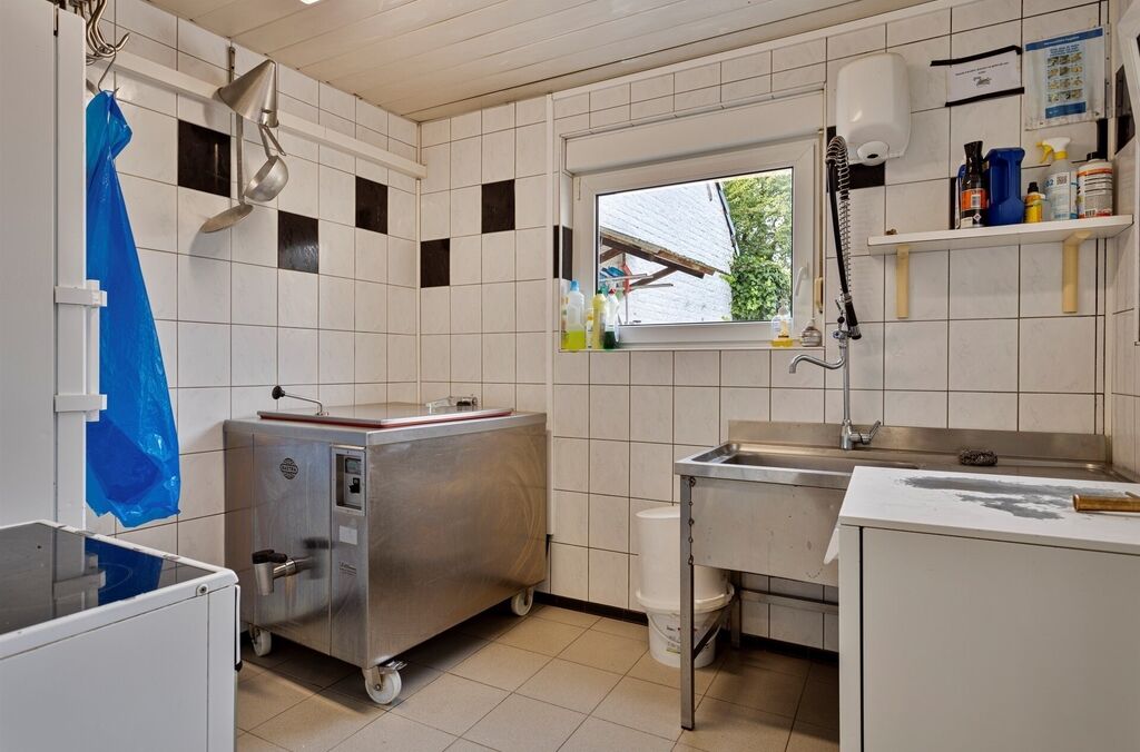 Bien de commerce a. maison &agrave; vendre &agrave; OPWIJK