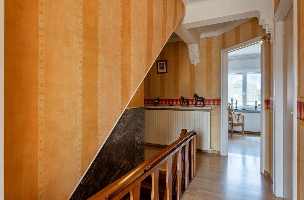 Bien de commerce a. maison &agrave; vendre &agrave; OPWIJK