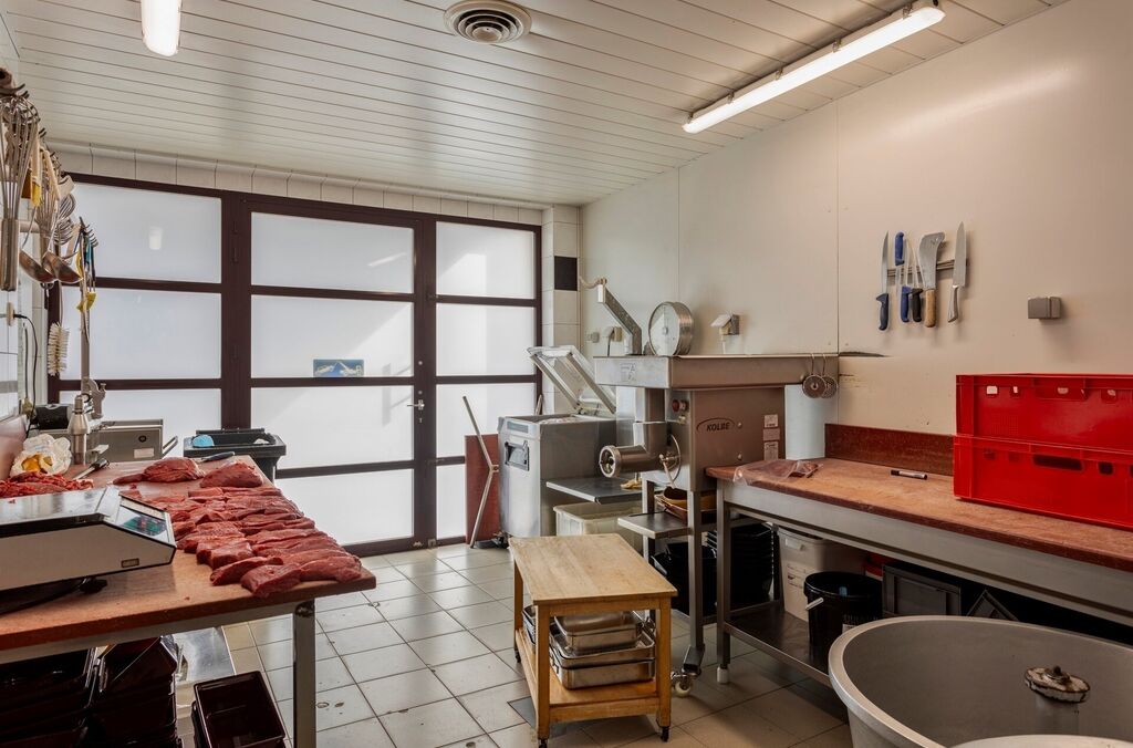 Bien de commerce a. maison &agrave; vendre &agrave; OPWIJK