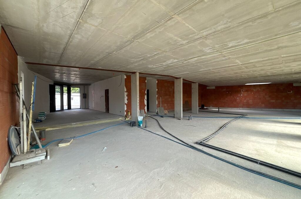 Handel-kantoor-opbrengst te huur in OPWIJK