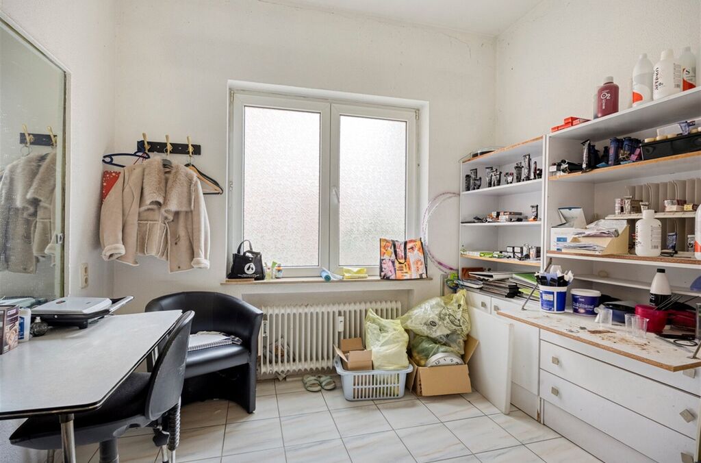 Handel-kantoor-opbrengst te koop in LAKEN (BRU.)