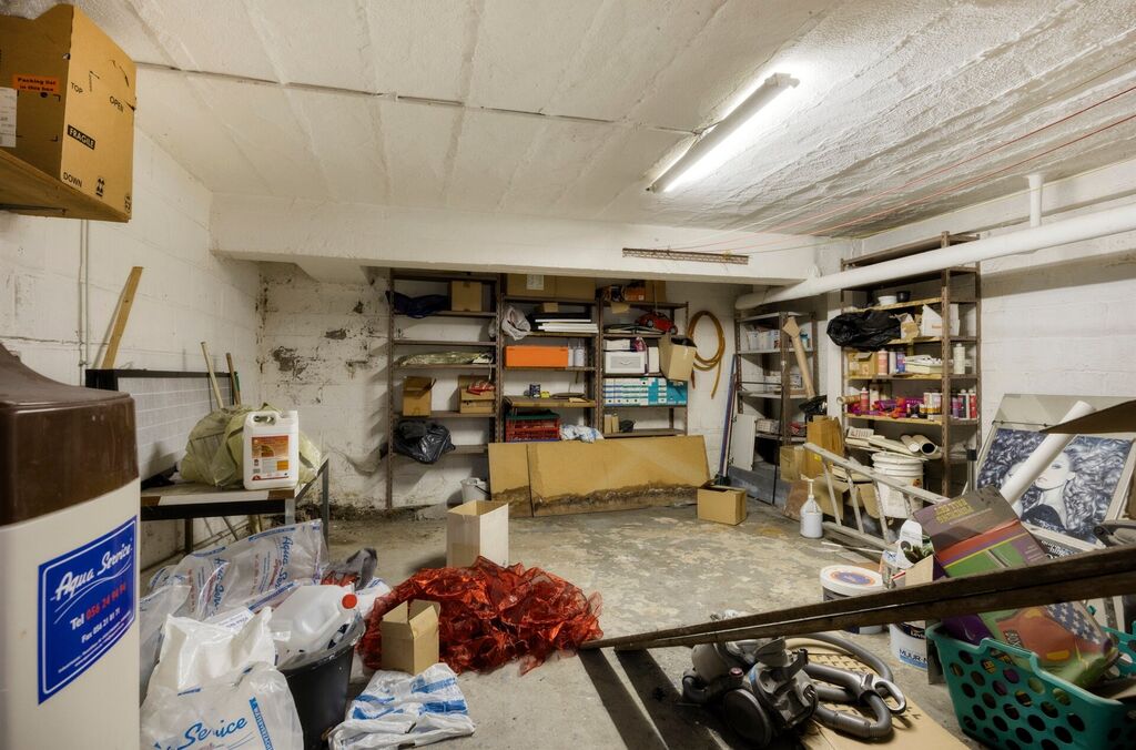 Handel-kantoor-opbrengst te koop in LAKEN (BRU.)