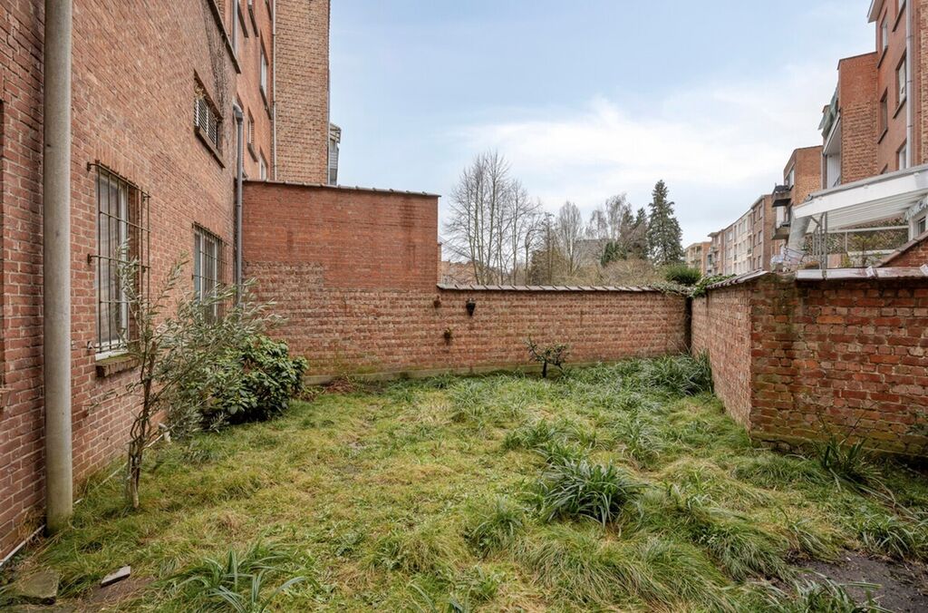 Handel-kantoor-opbrengst te koop in LAKEN (BRU.)