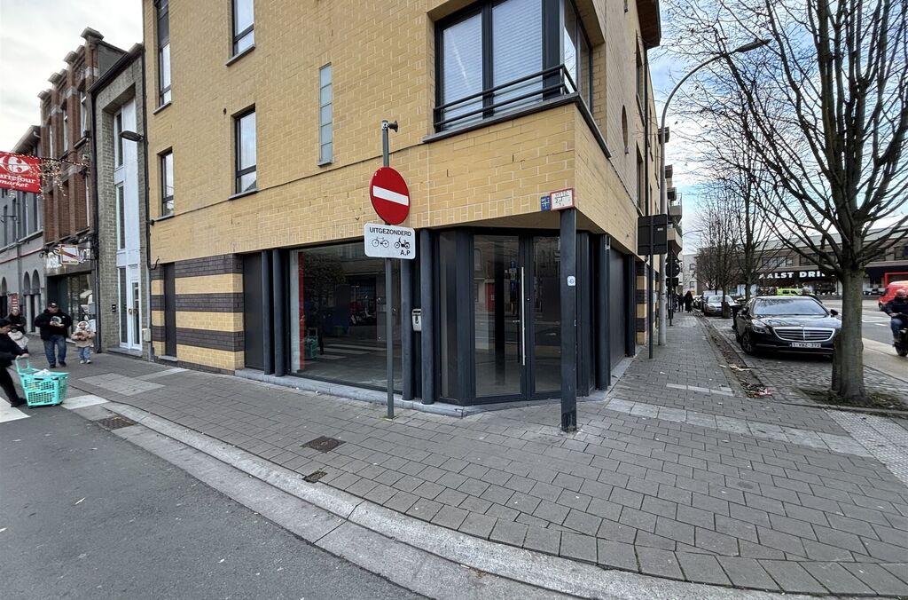 Handelsgelijkvloers te huur in AALST
