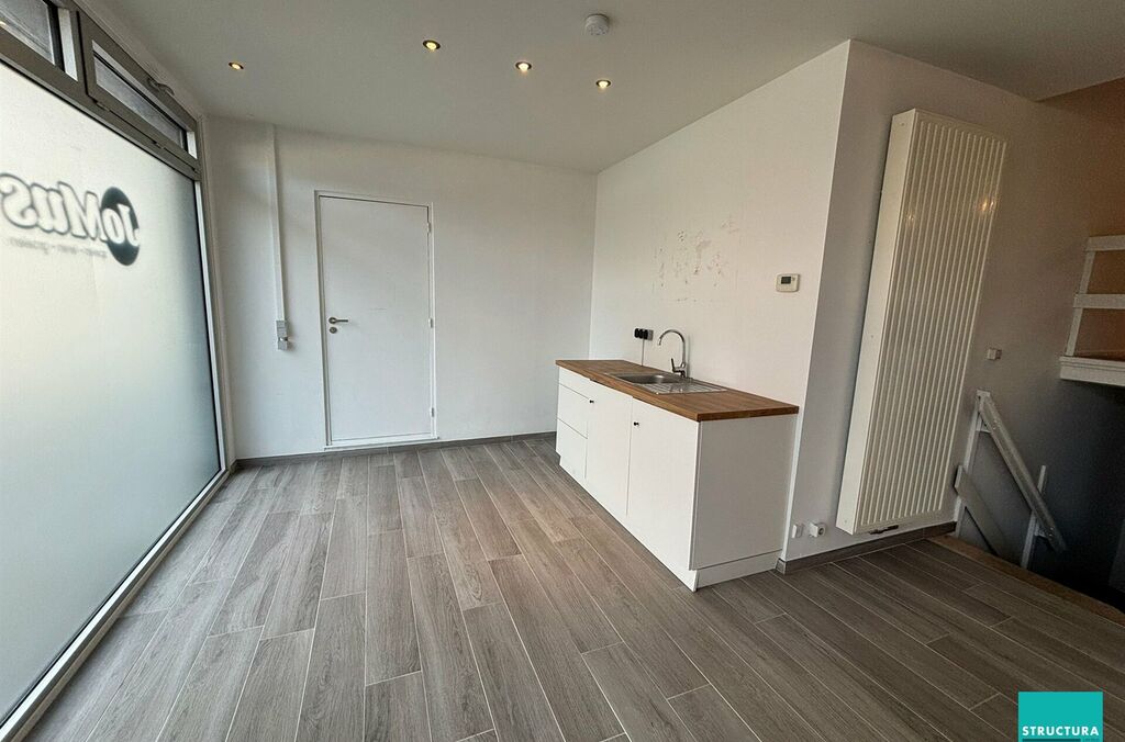 Handelsgelijkvloers te huur in STROMBEEK-BEVER
