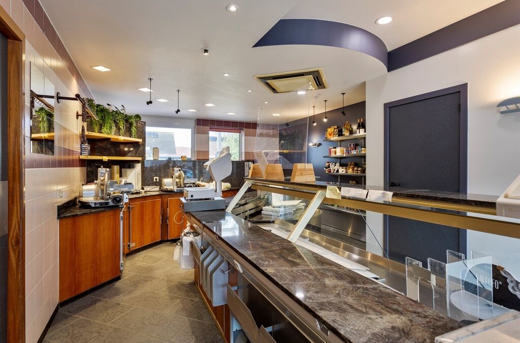 Handelspand met woonst te koop in OPWIJK