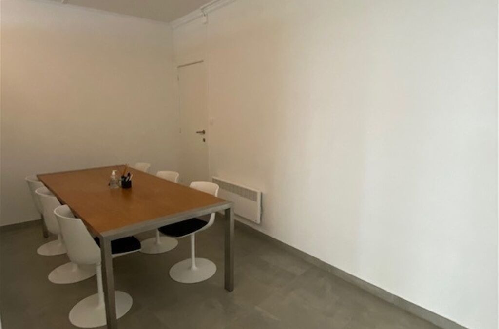 Rez-de-chauss&eacute;e commercial &agrave; louer &agrave; AALST