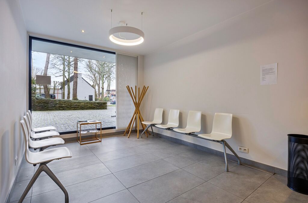 Rez-de-chaussée commercial à vendre à MEISE