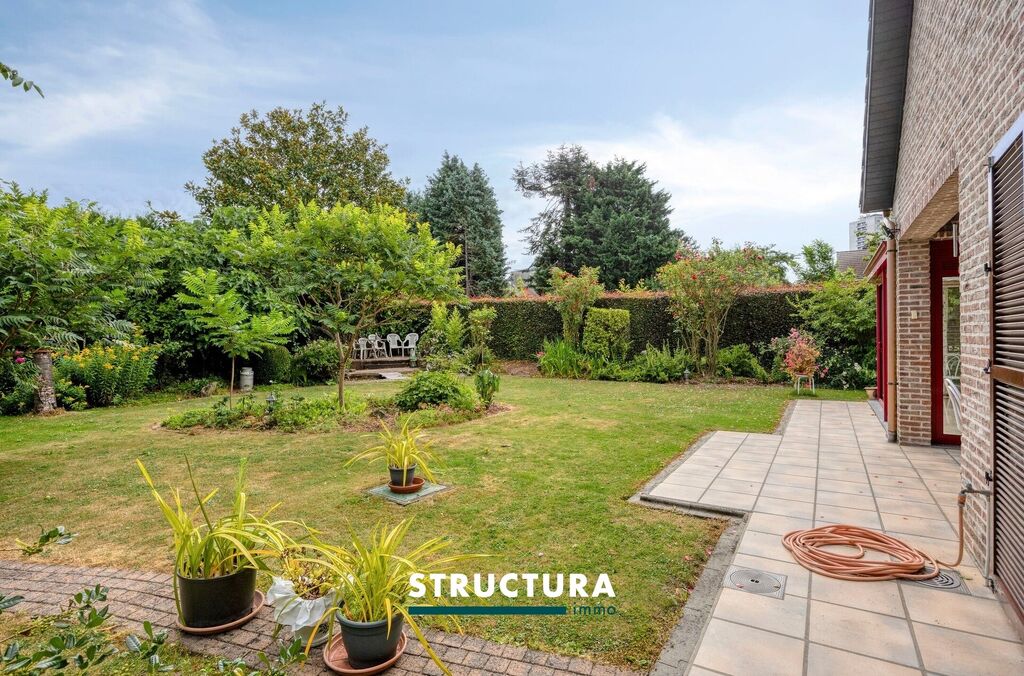 Villa te koop in STROMBEEK-BEVER