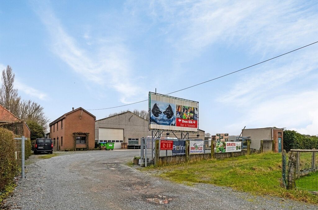 Woning met loods te koop in MERCHTEM