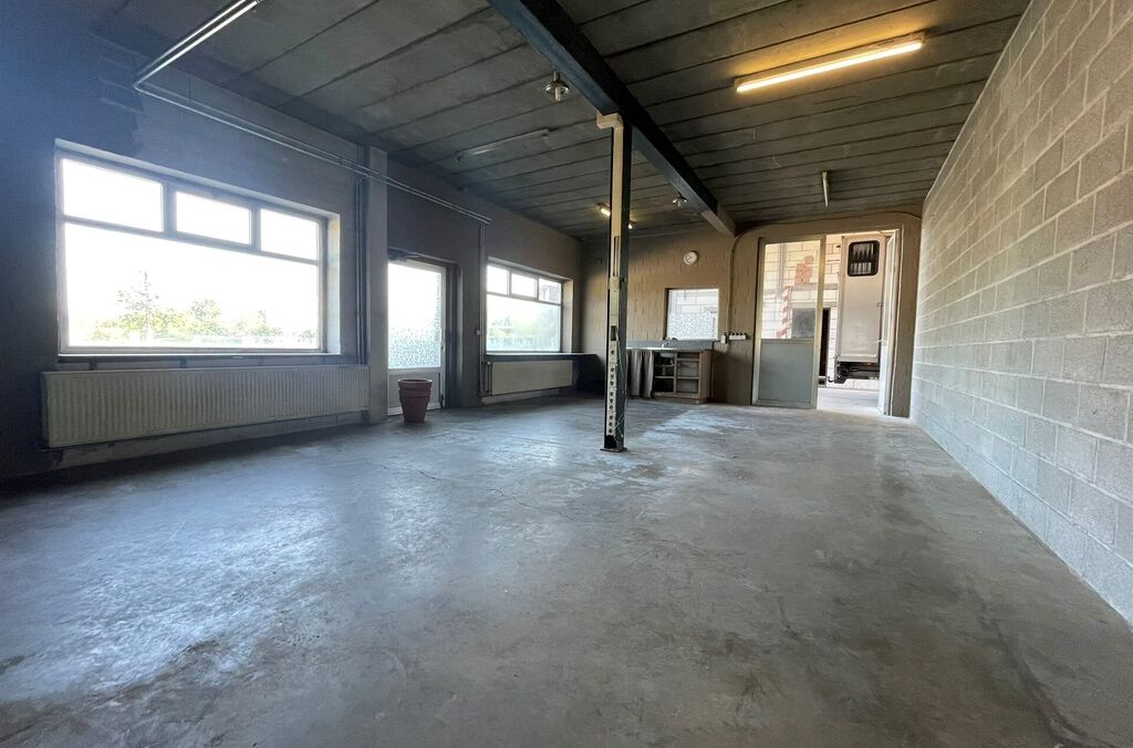Woning met loods te koop in MERCHTEM